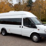Der Ford Transit Minibus für 16 Fahrgäste befördert Sie bei Taxi Holl zu Ihren Firmenevents oder Vereinsveranstaltungen.