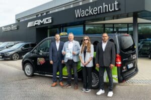 Taxi Baden-Baden, Taxi-Holl Übergabe Batteriezertifikat